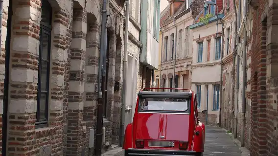 Unique Tour of Lille by Convertible 2CV - 1h00