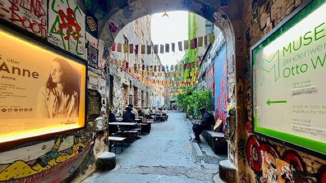 Berlin Center Food Tour with 8+ Authentic Local Tastings