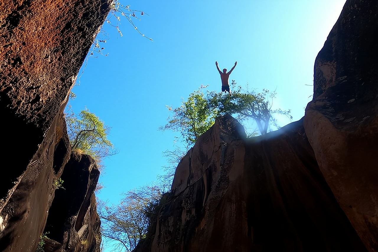 Cascata La Leona Cliffjumping White water Tubbing PrivateTour