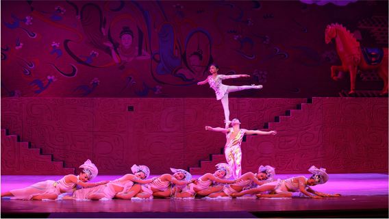 Red Theater + Quanjude (Hepingmen Branch) Night Tour [Private English-Speaking Driver]