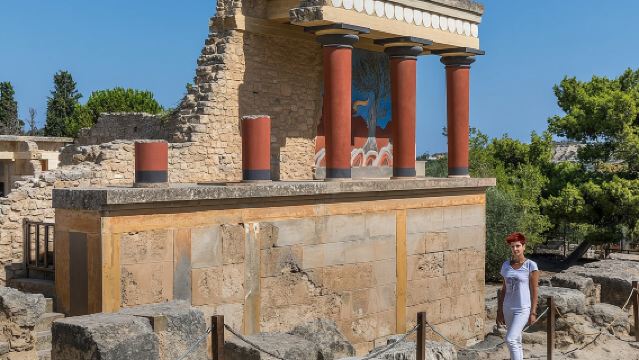 พระราชวังนอสซอสพร้อมบริการเข้างานด่วน