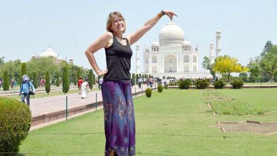 Agra: Skip-the-Line Taj Mahal Sunrise Tour with Breakfast