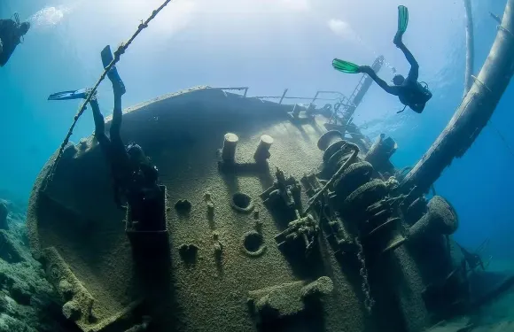 菲律賓科倫科隆島持證潛水水肺潛水7小時【科隆島沉船點持證歡樂潛水FD三潛|酒店接送/含裝備/潛水導遊/午餐】