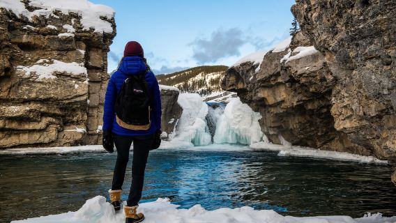 แบนฟ์: แอ่งถ้ำกอนโดลา, จอห์นสตันแคนยอน และทะเลสาบมินเนวานกา