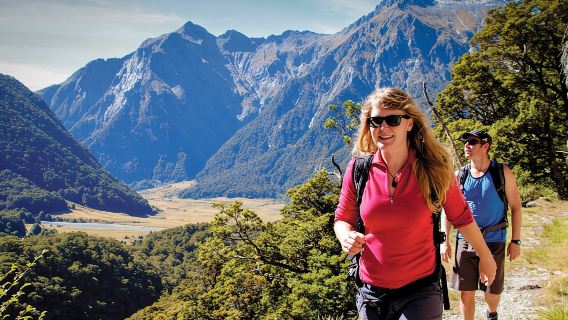 Wanaka: Experiencia en Siberia: vuelo panorámico, caminata y paseo en lancha motora