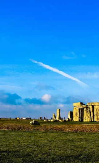 1-day tour to Windsor Castle + The Roman Baths + Stonehenge [Chinese or English guide available]