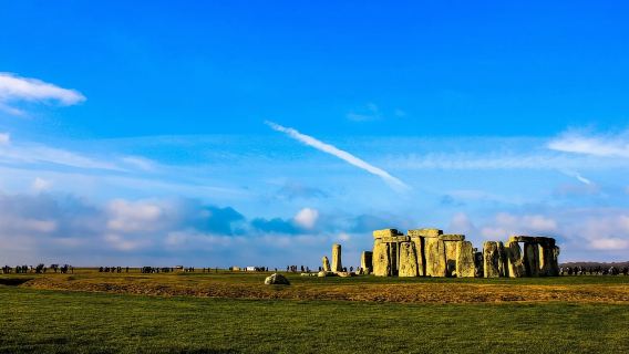 Windsor Castle + Roman Baths + Stonehenge one-day tour[Chinese/Mandarin or English guide Optional]