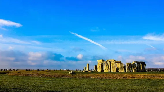 Windsor Castle + Roman Baths + Stonehenge one-day tour[Chinese/Mandarin or English guide Optional]