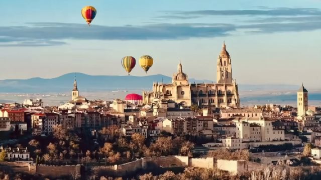 Lawatan sehari tersuai sewaan peribadi dari Madrid, Sepanyol ke Segovia / pilihan tarikan / pemandu berbahasa Cina