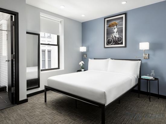 OYO Times Square Room Type - Full Bed