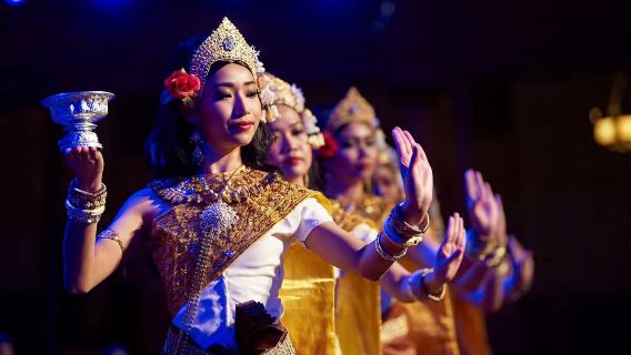 Tonle Sap restaurant, Siem Reap, Cambodia (Apsara dance performance)