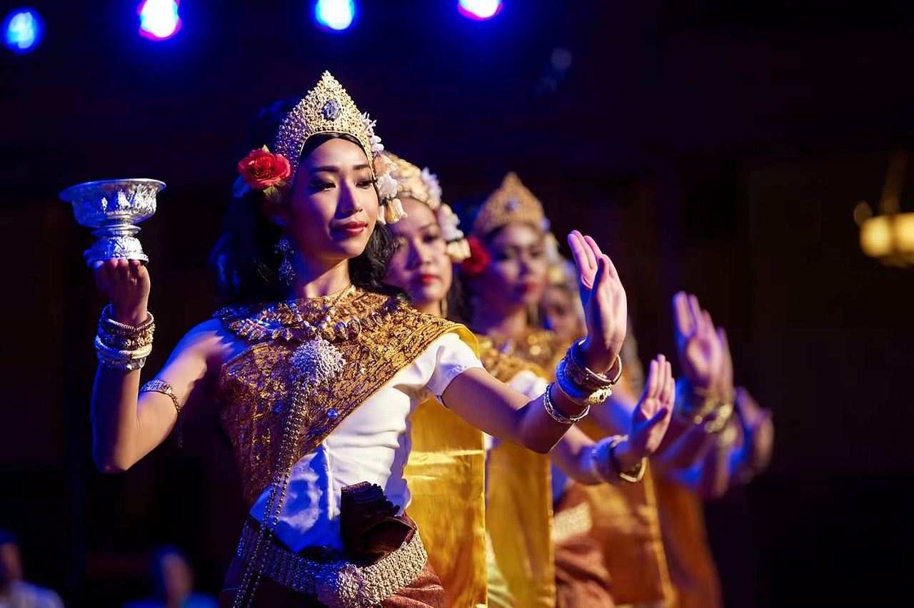 Tonle Sap Restaurant in Siem Reap, Cambodia (Apsara Dance Performance)