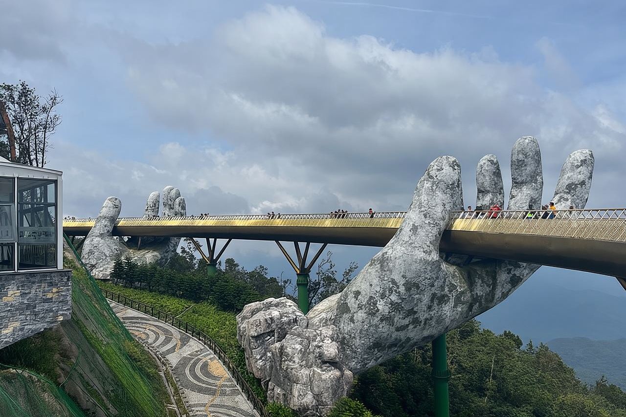 Early tour/ transfer from Hoi An/Da Nang to Golden bridge 