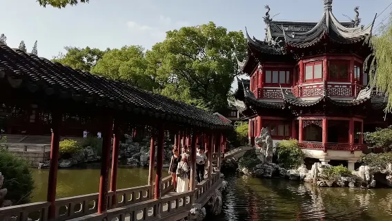 Ganztägige private Stadtrundfahrt durch die Altstadt von Shanghai mit Mittagessen: Erleben Sie Lebensstil und Kultur hautnah.
