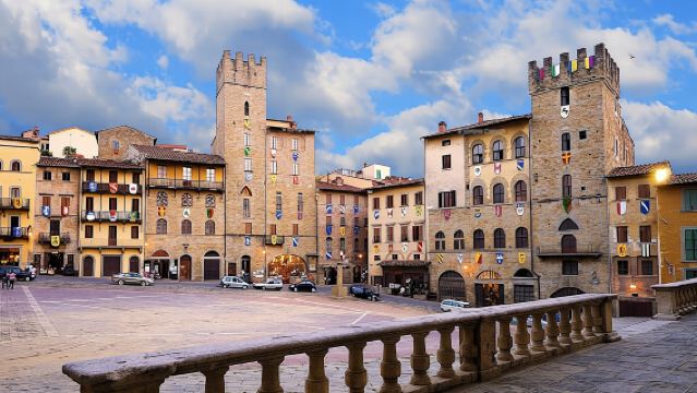 Arezzo private walking tour