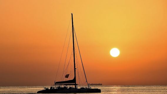 Atardecer en Dénia desde el Catamarán Mundo Marino