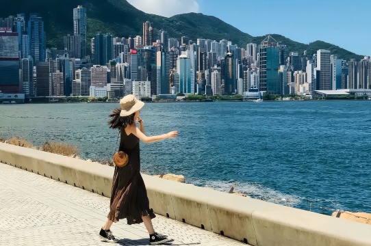 香港嗇色園黃大仙祠+太平山頂+維多利亞港+天星小輪純玩全景觀一日遊