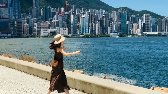 香港嗇色園黃大仙祠+太平山頂+維多利亞港+天星小輪純玩全景觀一日遊