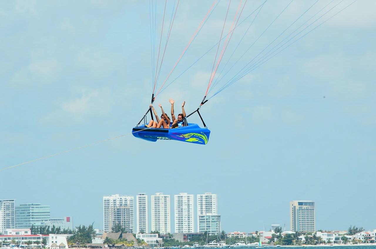 Cancún: ประสบการณ์ Skyrider Parasailing