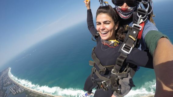 Río de Janeiro: Salto en paracaídas en tándem sobre la playa