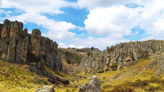 Cajamarca: Cumbemayo|Complejo arqueológico|Bosque de piedras