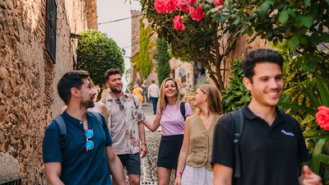 Barcelona: Montserrat, Girona & Costa Brava Guided Day Trip