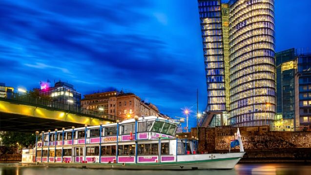Boat trip in Vienna Downtown