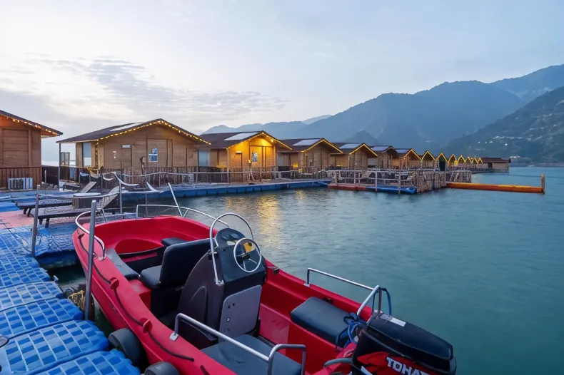Le Roi Floating Huts & Eco Rooms Tehri