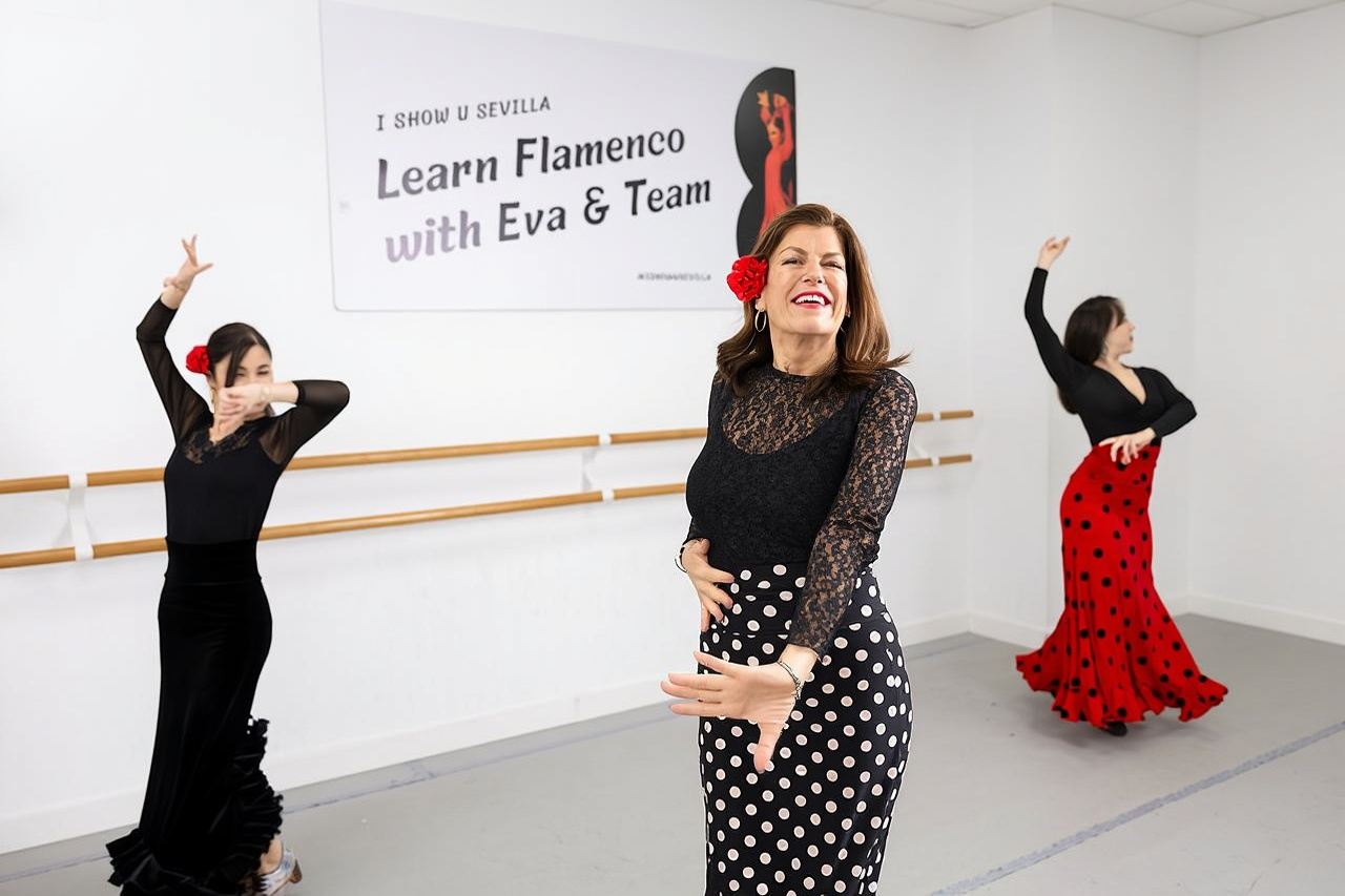 Clase de baile flamenco en Sevilla con traje de flamenco opcional