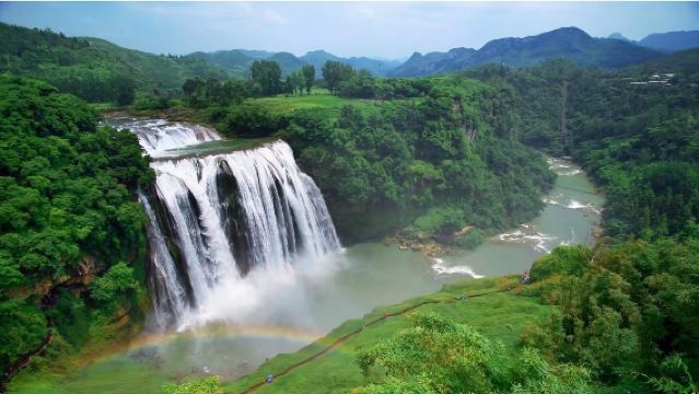 1-day Tour to Huangguoshu Waterfall + Loong Palace (Luxury Private Tour with Door-to-Door Service)