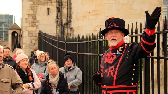Tour Tower of London & Crown Jewels dengan Beefeater Meet & Greet