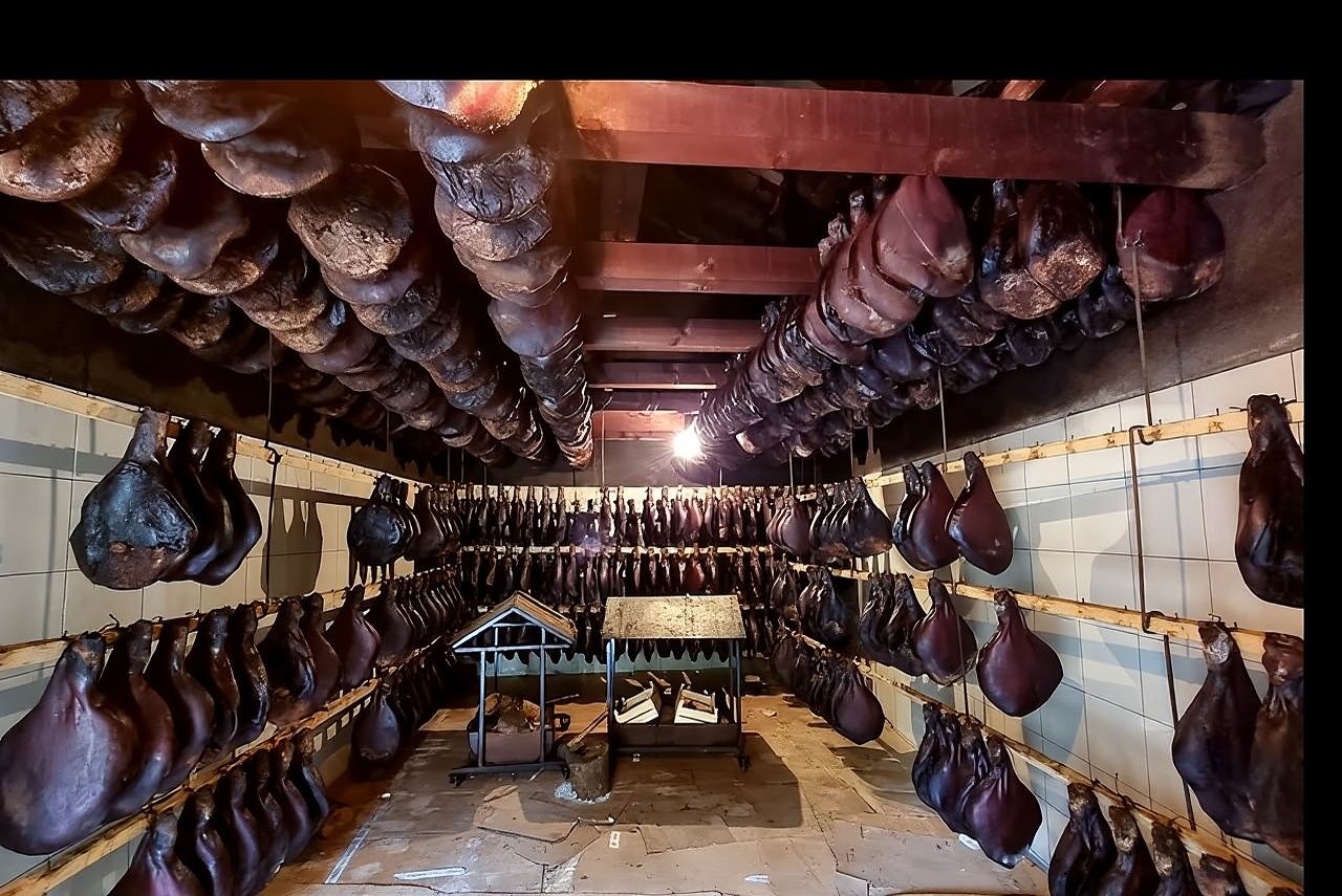 Private tour: Homemade food and wine tasting at my family home