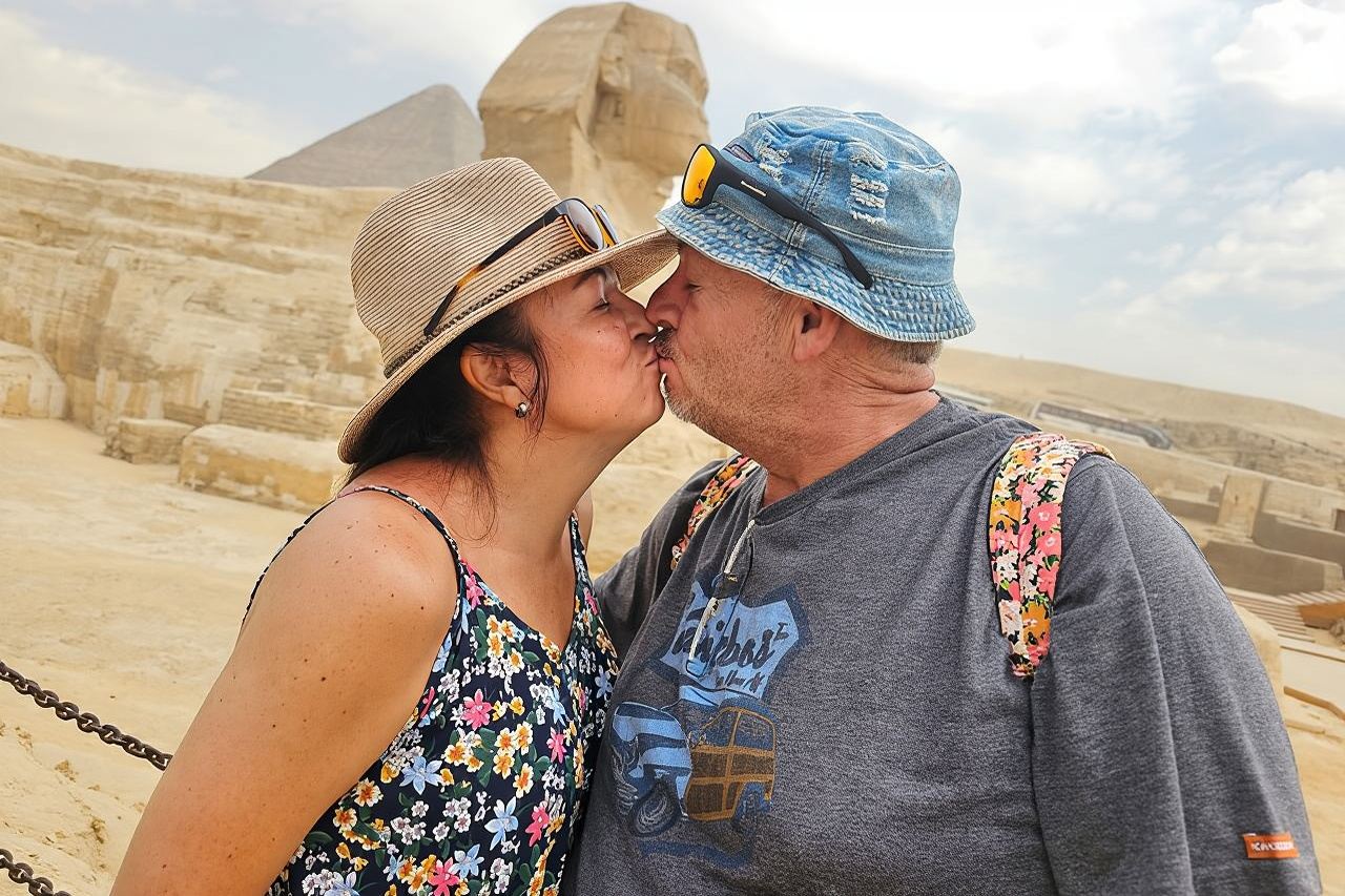 Tour completo di Giza, ingresso alla piramide, sfinge, giro in cammello e pranzo
