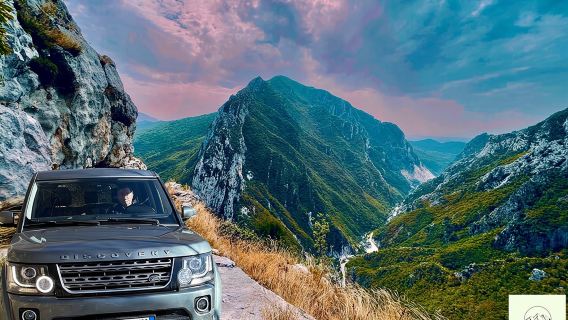 Escursione sul monte Gamti e sul lago Bovilla da Tirana a bordo di una Land Rover di lusso