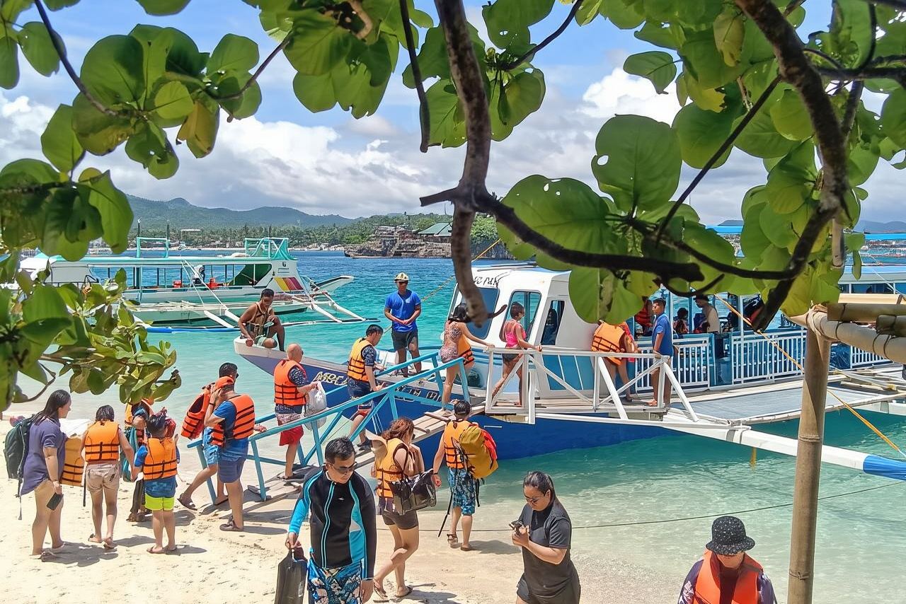 Boracay Island Hopping Tour (Beach and Island Exploring with Meat and Seafood Buffet) Available in 2 different Packages