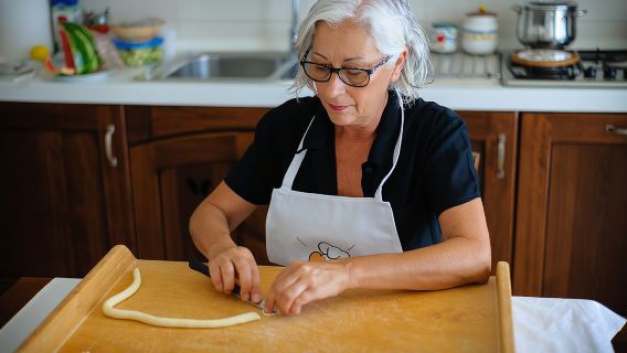 Small group Pasta and Tiramisu class in Lecce