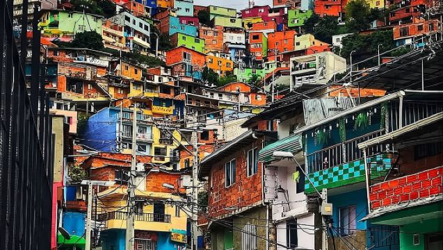 Comuna 13 Graffiti Tour: Con Esmeralda y catering de café y beer