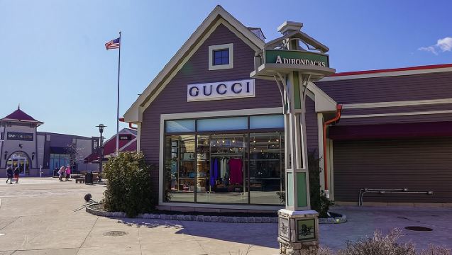 Lawatan Membeli-belah di Woodbury Common Premium Outlets dari Midtown