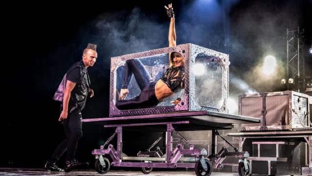 น้ำตกไนแอการา สหรัฐอเมริกา: โรงละครเวทมนตร์ - นักมายากล Leon Etienne