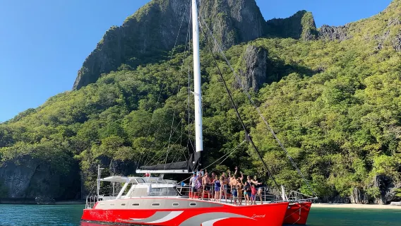El Nido: Full-Day Premium Island Hopping Catamaran Cruise