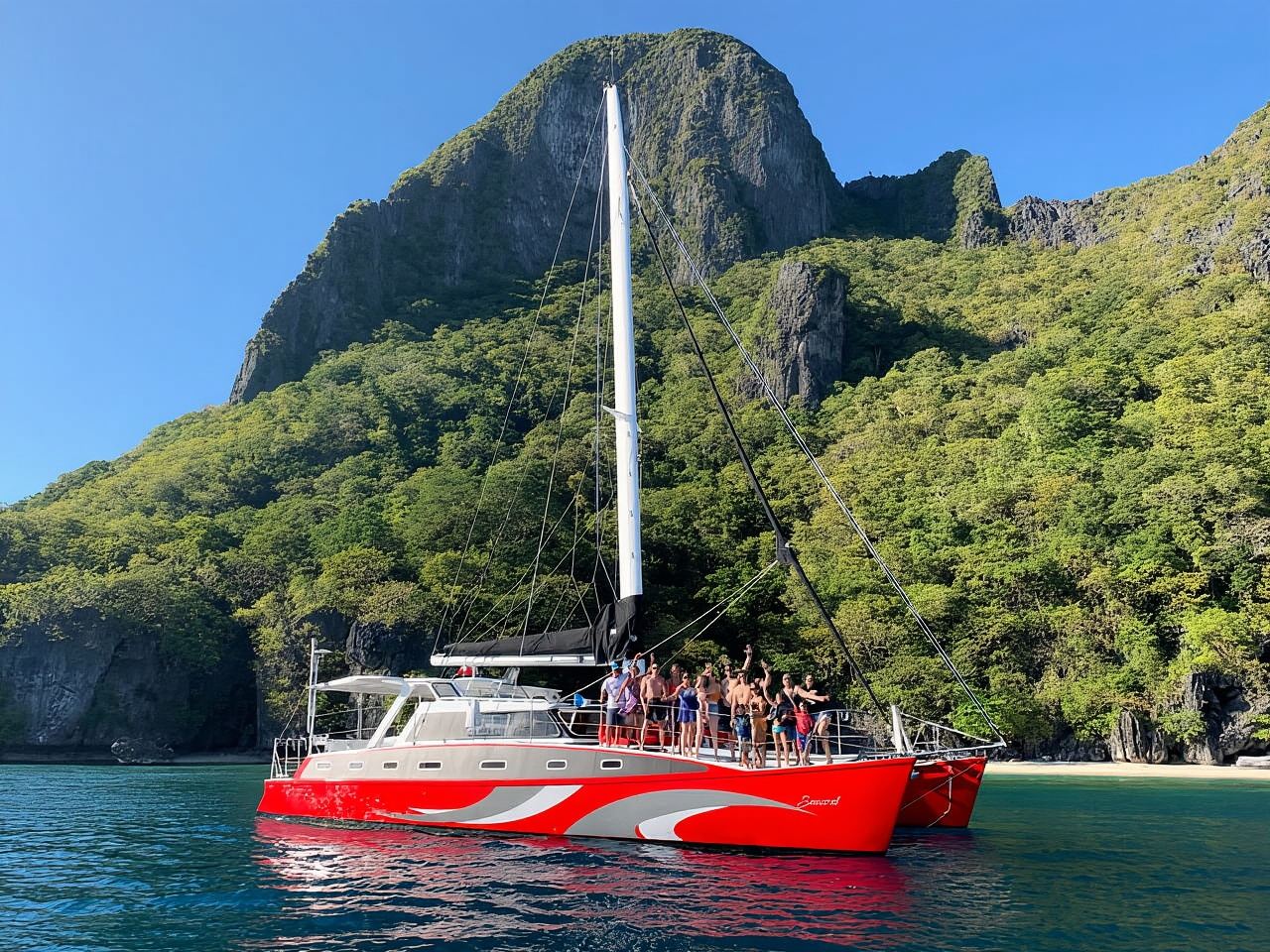 El Nido: Full-Day Premium Island Hopping Catamaran Cruise