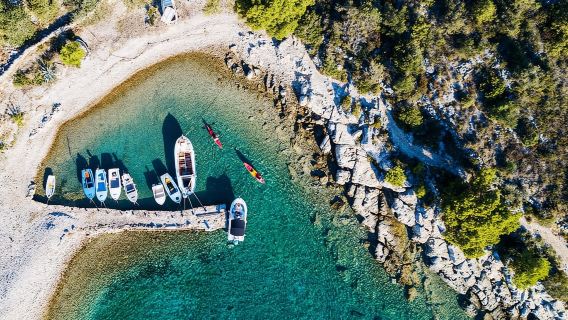 Trogir: Bootstour zur Blauen Lagune, Maslinica und Bucht von Solinska