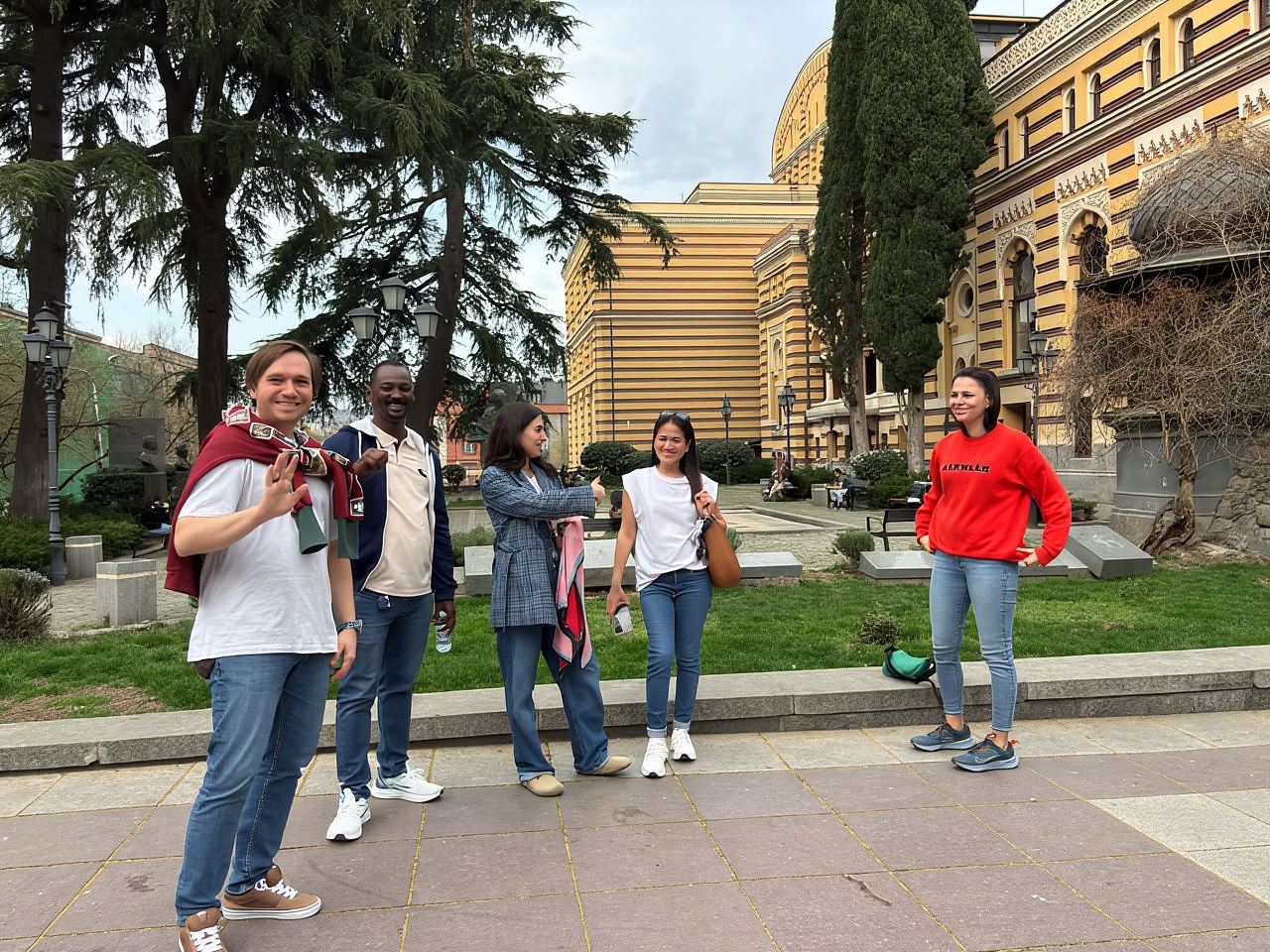 Tbilisi: Evening Walking Tour with Wine & Boat Ride Options