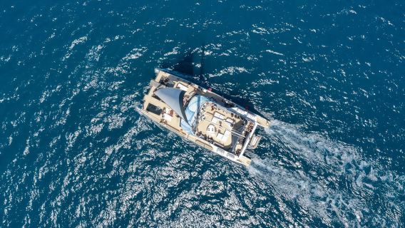 Барселона: автобусный тур Hop-On Hop-Off с круизом на парусной яхте