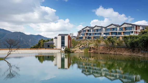 兩日兩次滑雪|雲上草原滑雪+安吉雲上草原度假村雲半山隱竹酒店