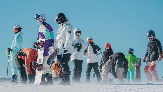 七彩太行雲上滑雪場1日遊