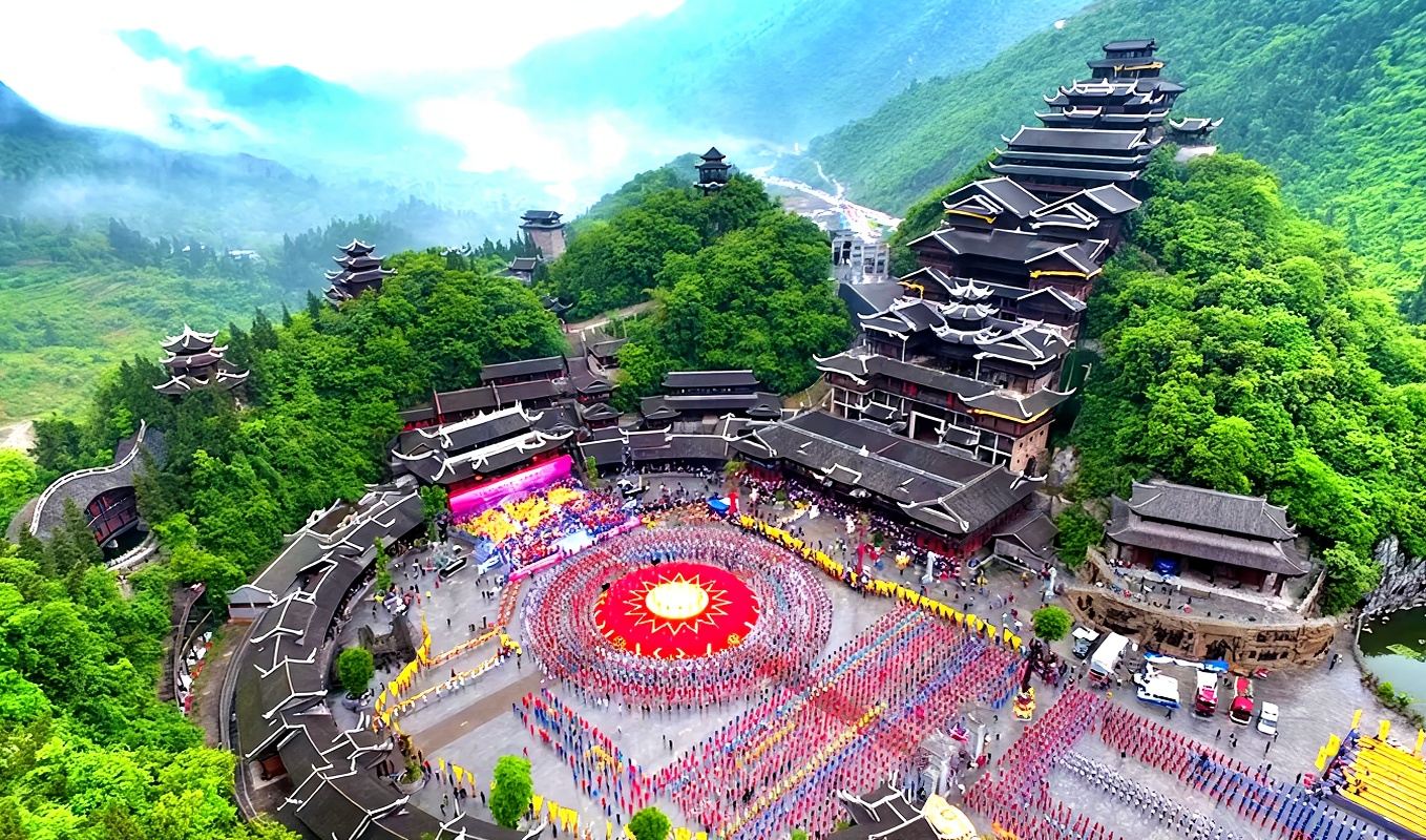 Città di Chiyou Jiuli + Antica Città di Gongtan + Galleria del Fiume Wu: Cultura Miao|Tour di un giorno in crociera sul fiume Wu