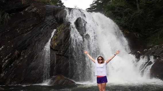 tour giornaliero alle cascate di Kandy