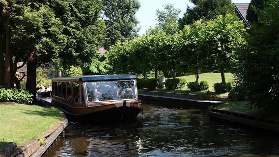 Highlights Canal Cruise and Self Guided Sightseeing Tour in Giethoorn