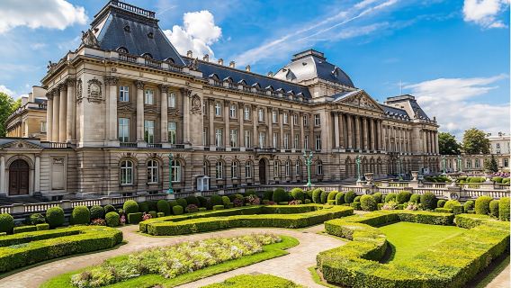 Famous people in Brussels city exploration game and tour